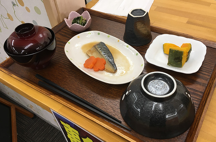 温かく美味しい選べる食事